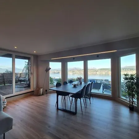 Appartement With Amazing View! Free Parking Tomasjorda